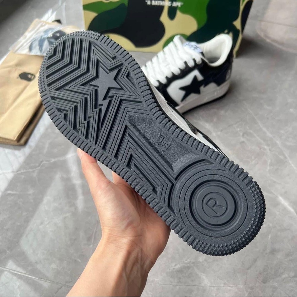 Bape Sneakers And Apparel - Picture 5 of 9